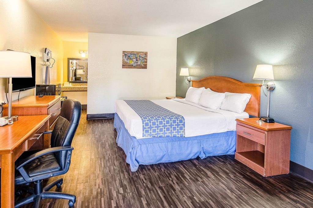 Lodge Econo Chain Of Lakes Winter Haven