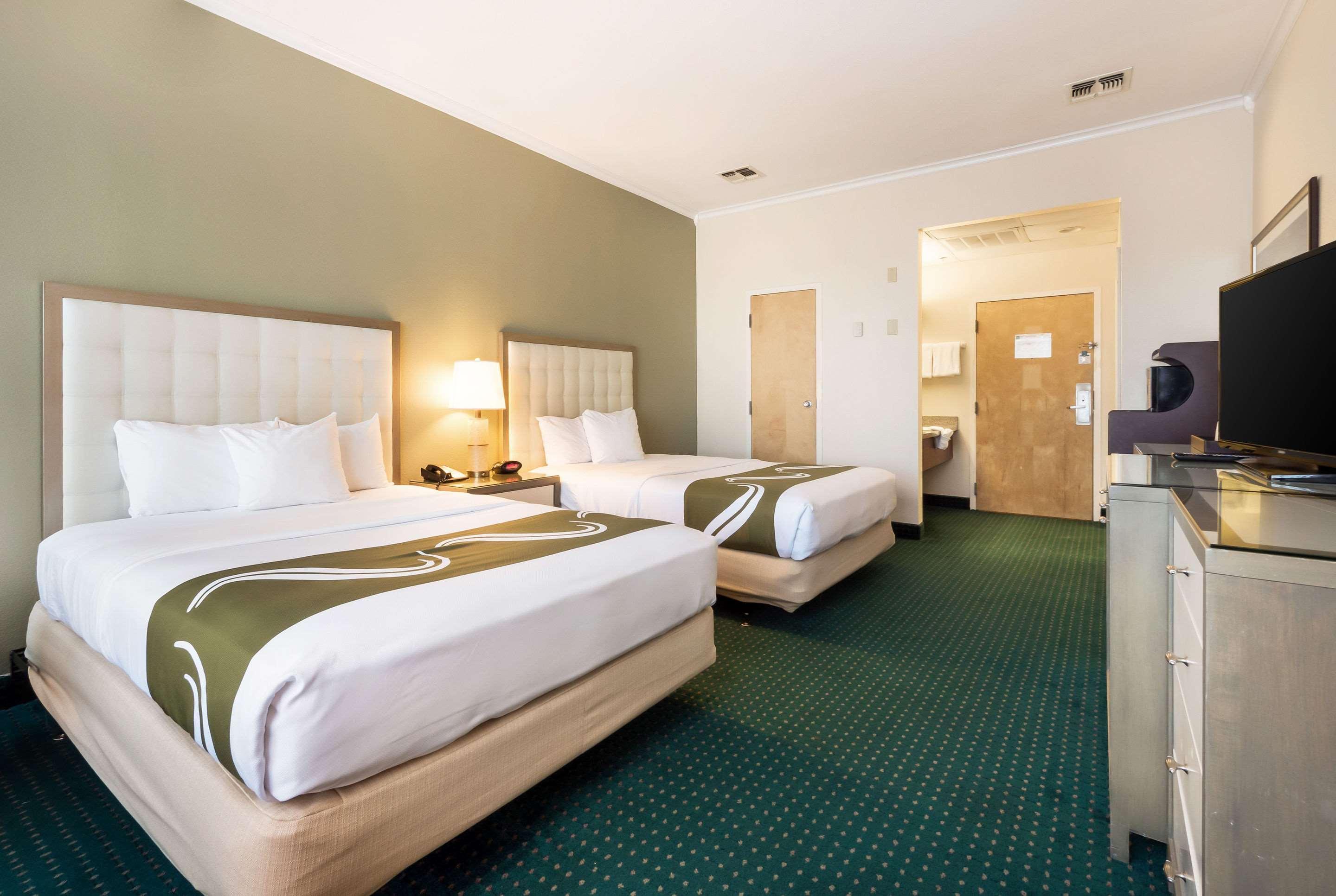Econo Chain Of Lakes Lodge