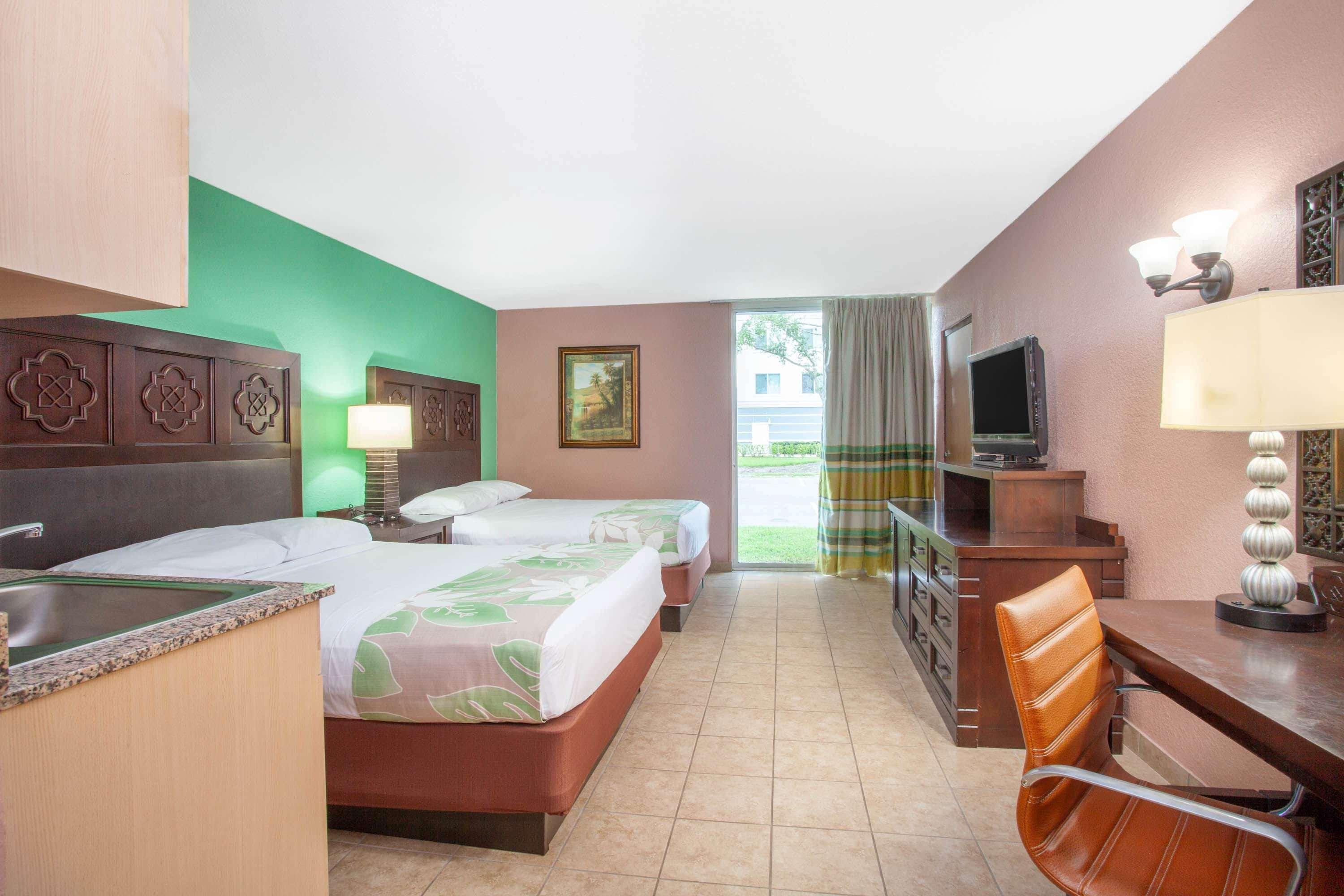 Stayable East Hotel 2*
