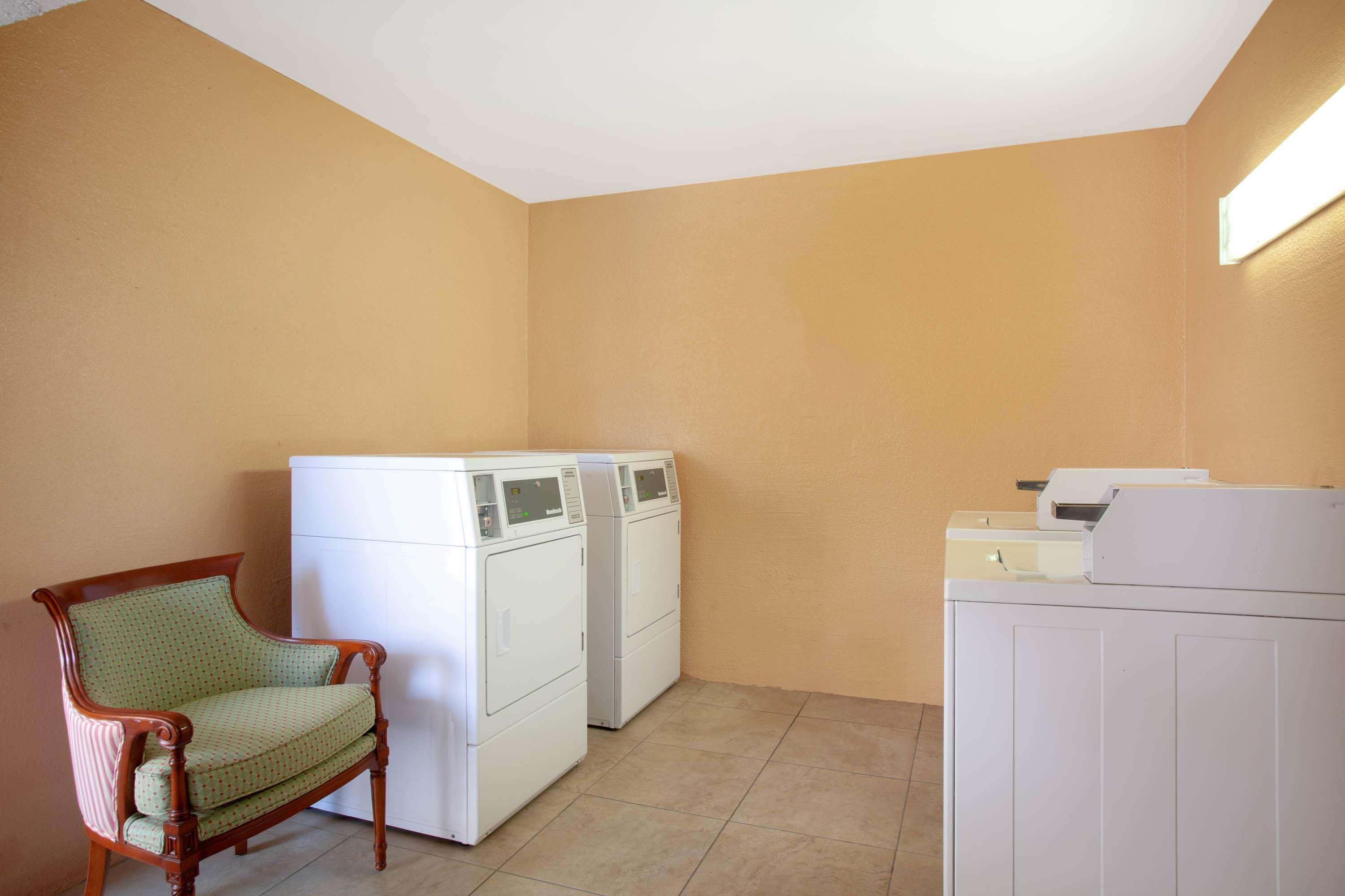 Stayable East Hotel
