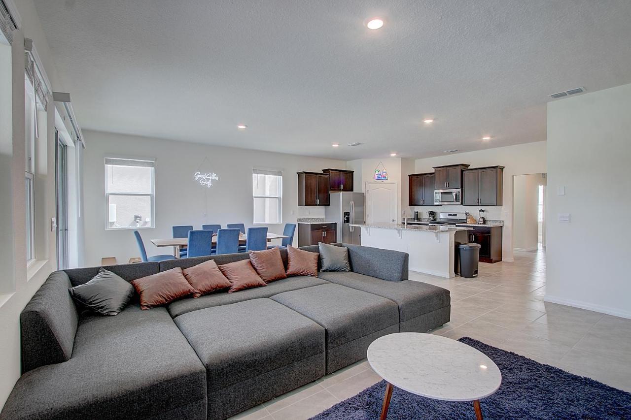Holiday home Close To Disney Huge Luxury King Suites/pool/jacuzzi Davenport