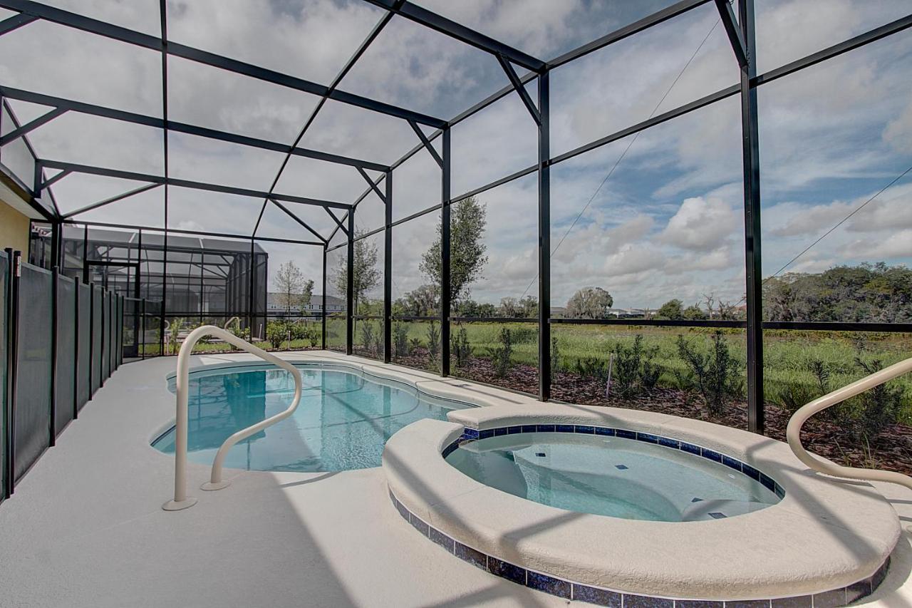 Holiday home Close To Disney Huge Luxury King Suites/pool/jacuzzi Davenport