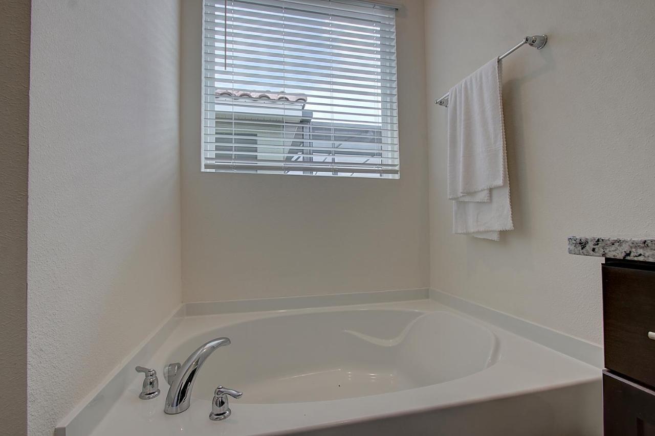 Holiday home Close To Disney Huge Luxury King Suites/pool/jacuzzi