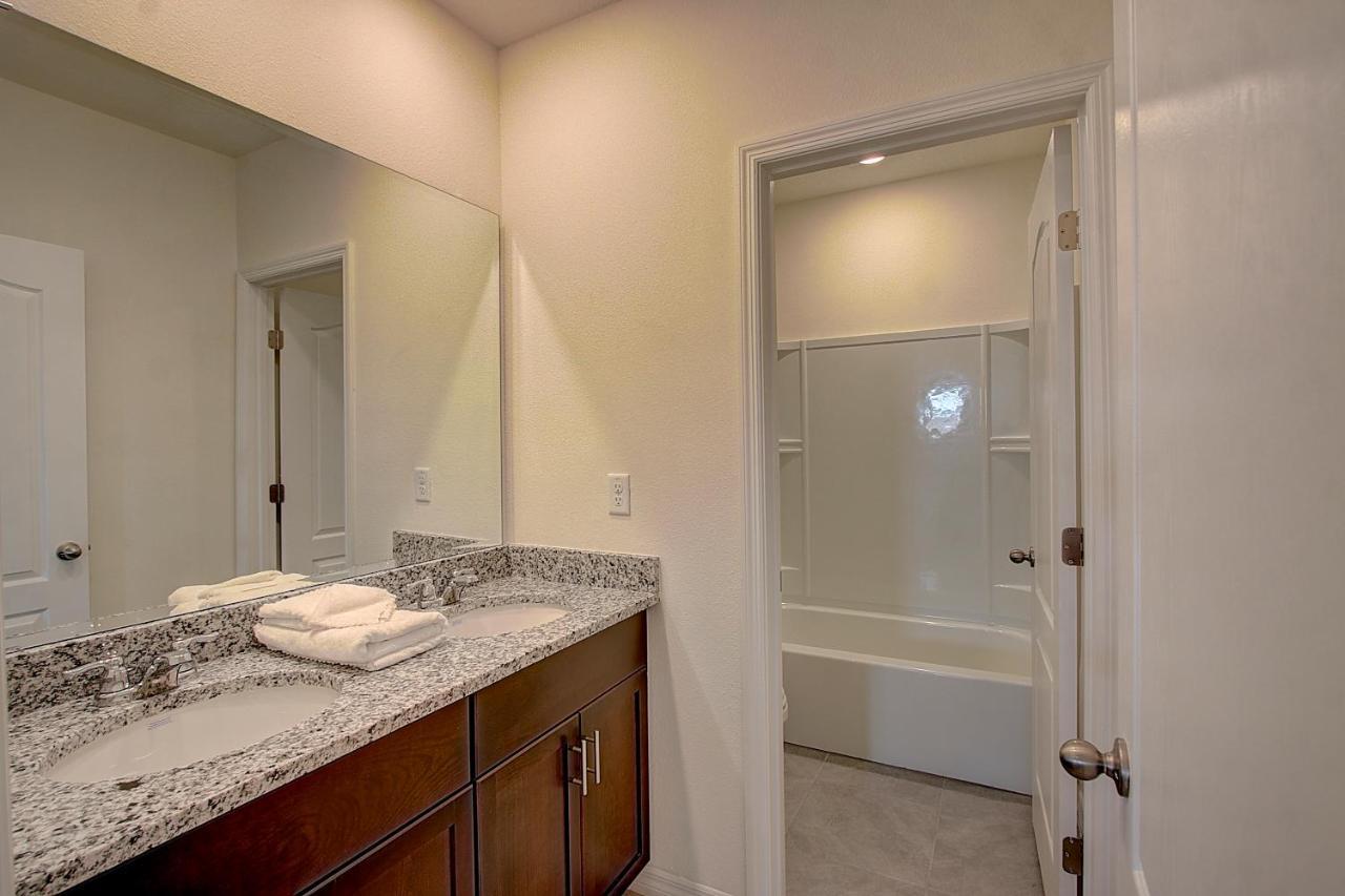 Holiday home Close To Disney Huge Luxury King Suites/pool/jacuzzi
