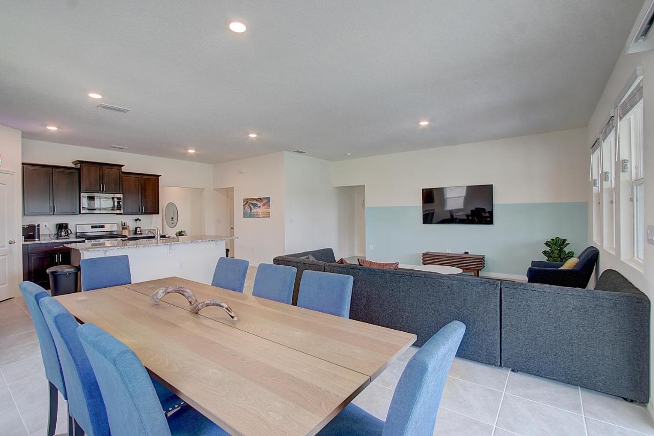 Holiday home Close To Disney Huge Luxury King Suites/pool/jacuzzi *