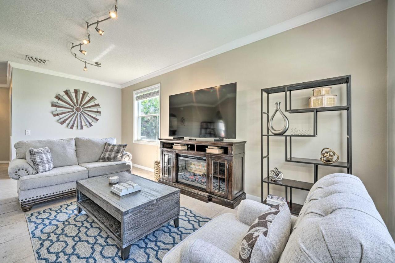 Magnificent With Water Views! Holiday home