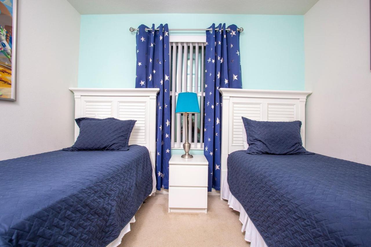 Family Friendly 4 Bedrooms With Gameroom Close To In Compass Bay 5103 Holiday home