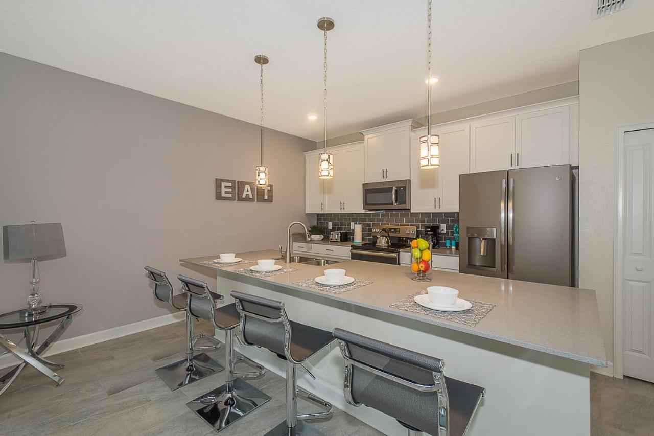Holiday home Lovely Townhouse 4beds 3bath Pool 18 Min From