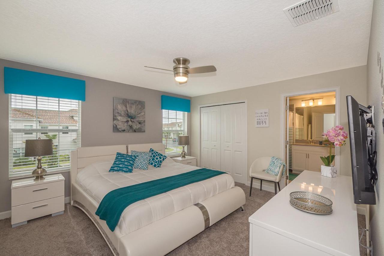 Lovely Townhouse 4beds 3bath Pool 18 Min From Holiday home
