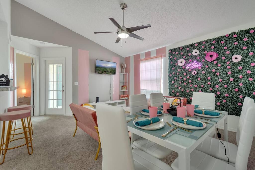 Remodeled Cozy Pink Themed Family Unit - 10 Mins From Apartment Kissimmee
