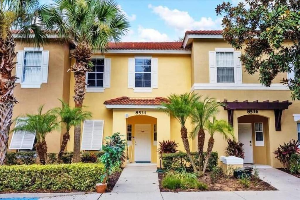 Holiday home Brand New Oasis 10 Minute Drive To World