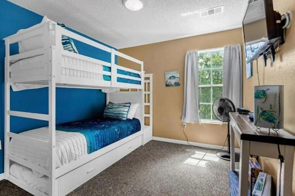 Brand New Oasis 10 Minute Drive To World *