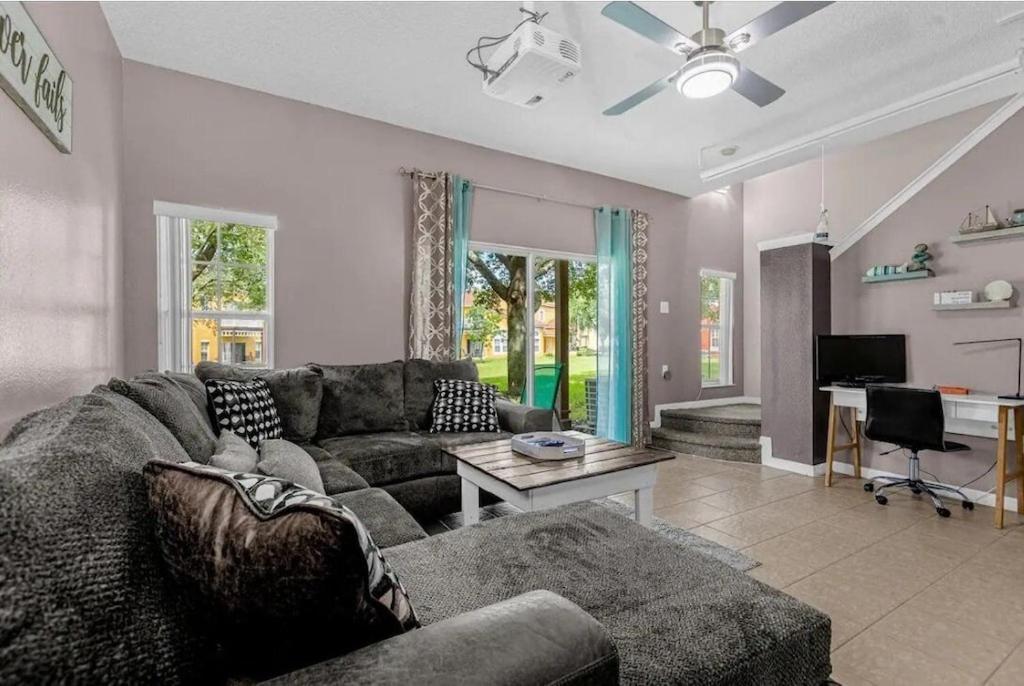 Brand New Oasis 10 Minute Drive To World *