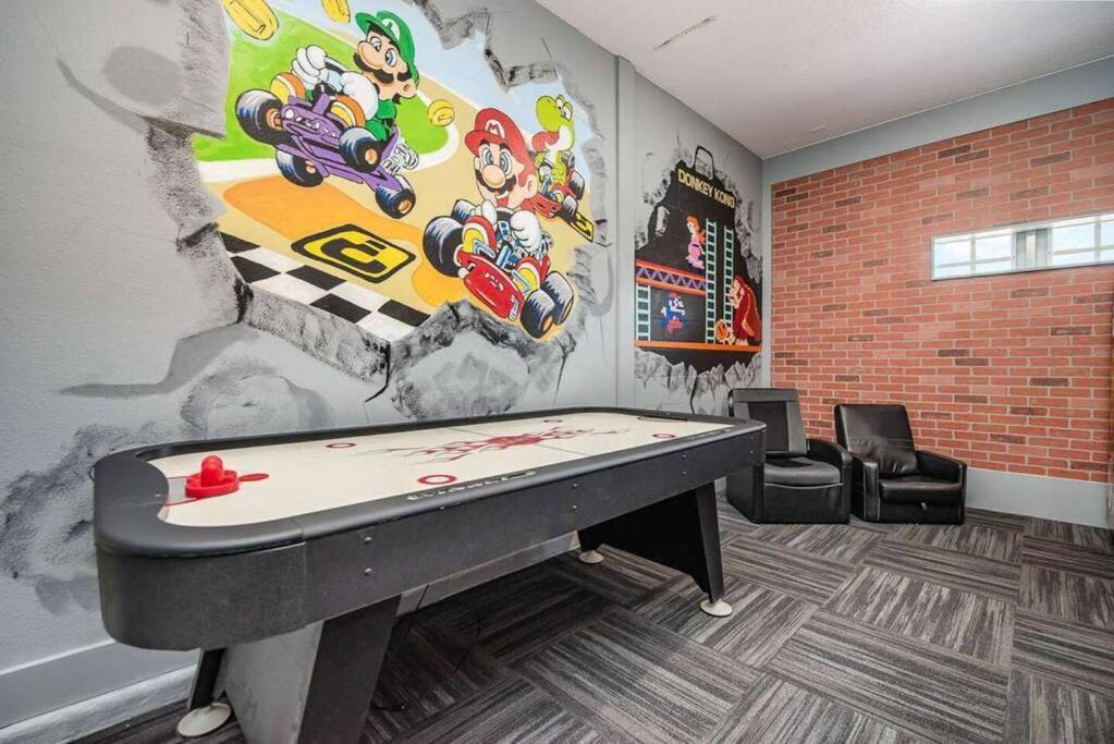 Upscale Family Withcustom Arcade, Theatre * Davenport