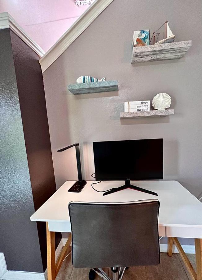 Brand New Oasis 10 Minute Drive To World Holiday home