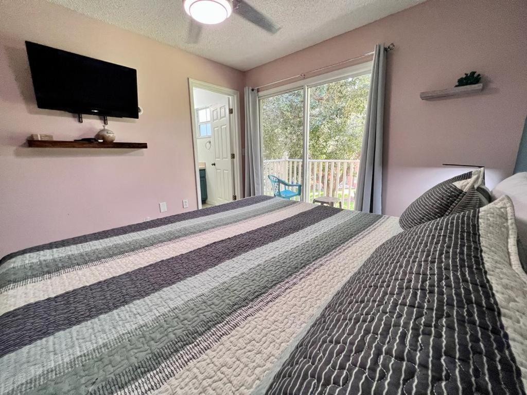 Brand New Oasis 10 Minute Drive To World