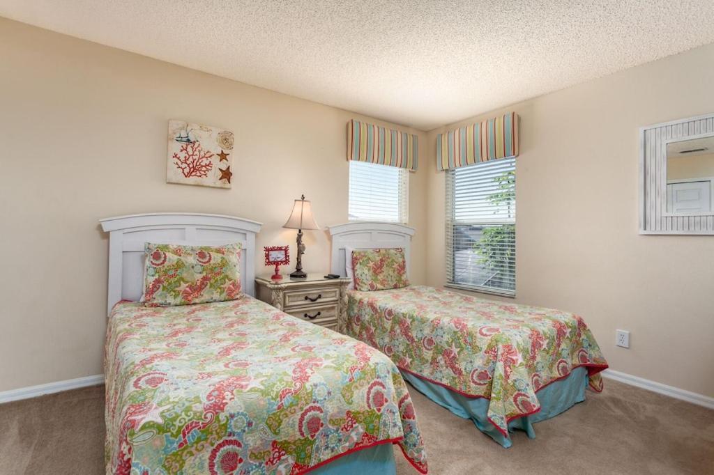 2704 Grand Harbour