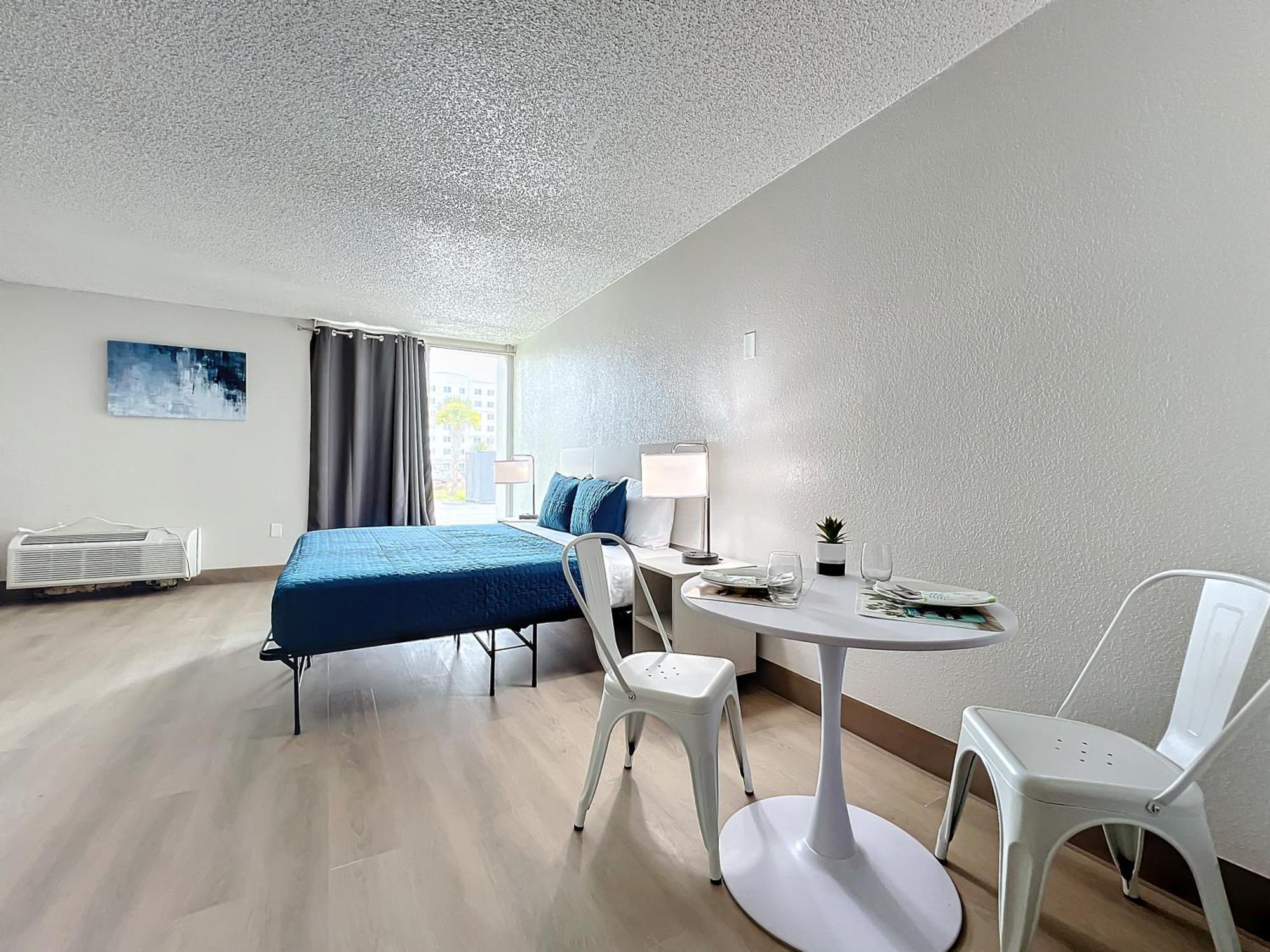 Stayable East Hotel 2*