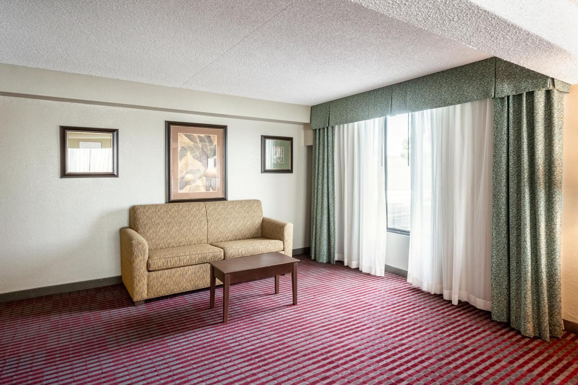 Lakeland Hotel Inn