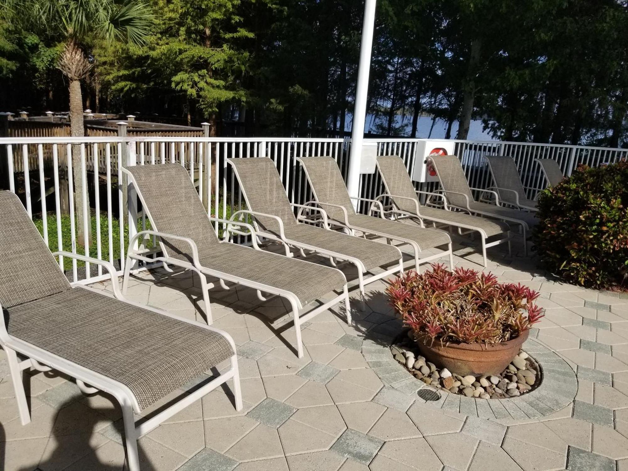 Lakeview Near