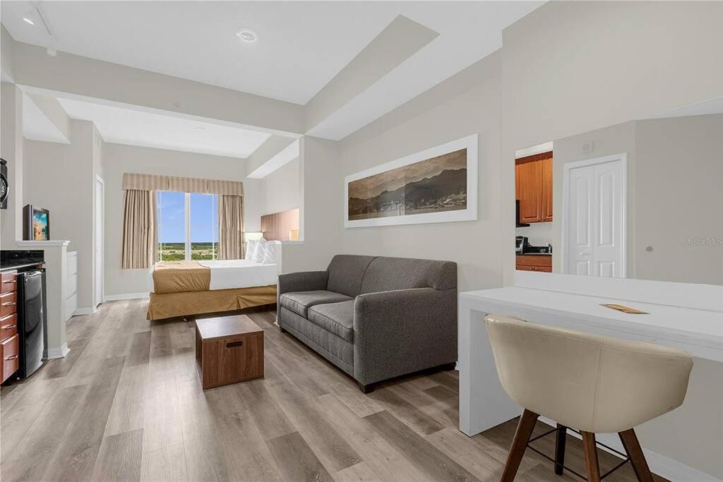 Premier Near & Universal Apartment *
