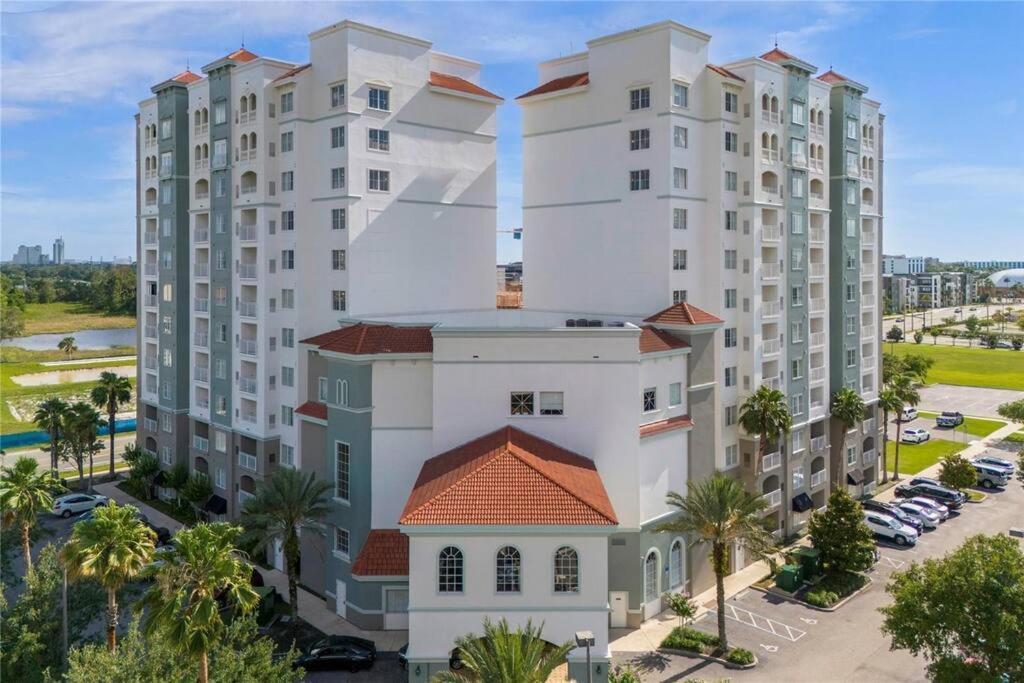 Premier Near & Universal Apartment
