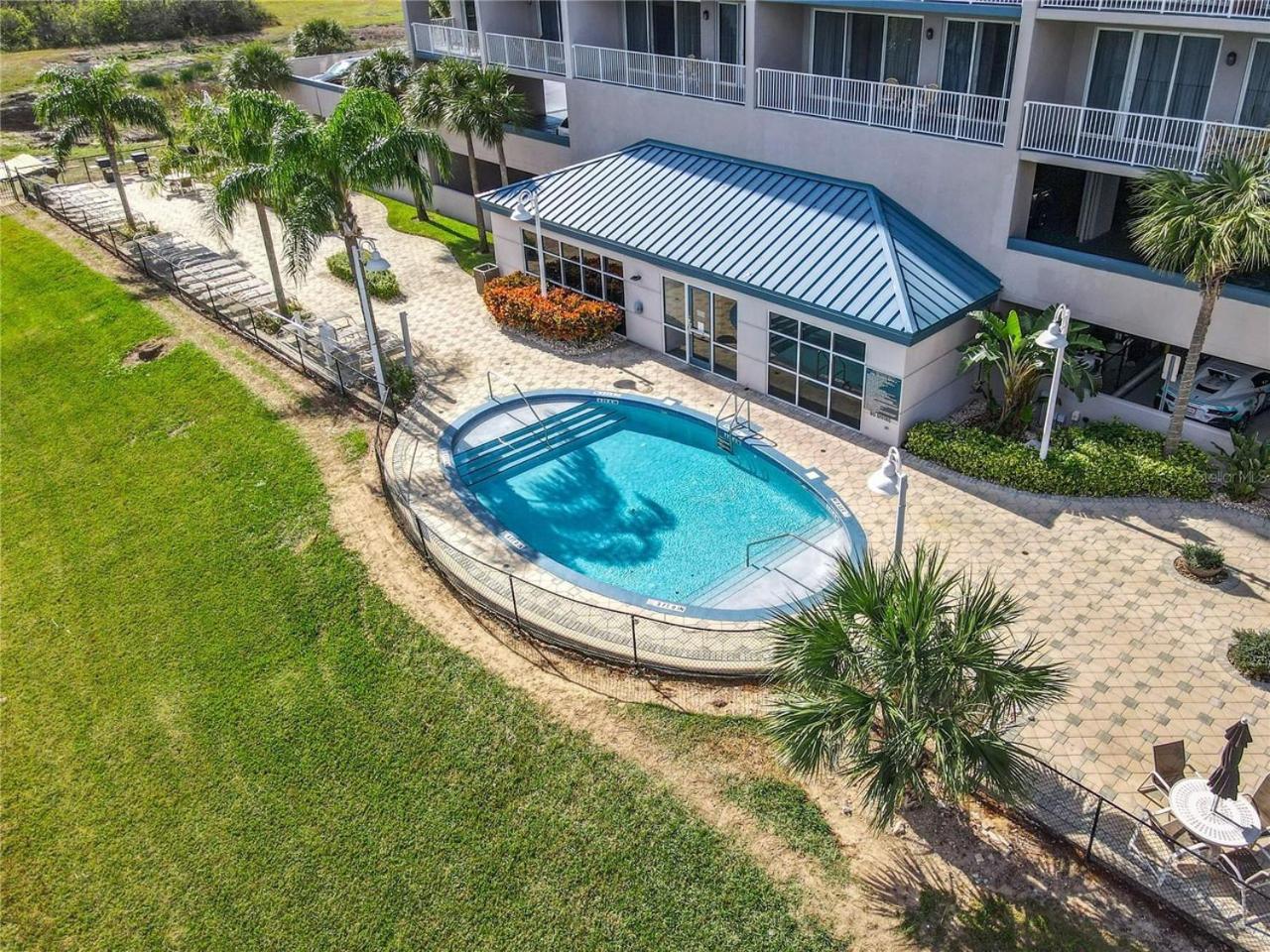 Sunshine Oasis - Orlando Lakefront Luxury Aparthotel *