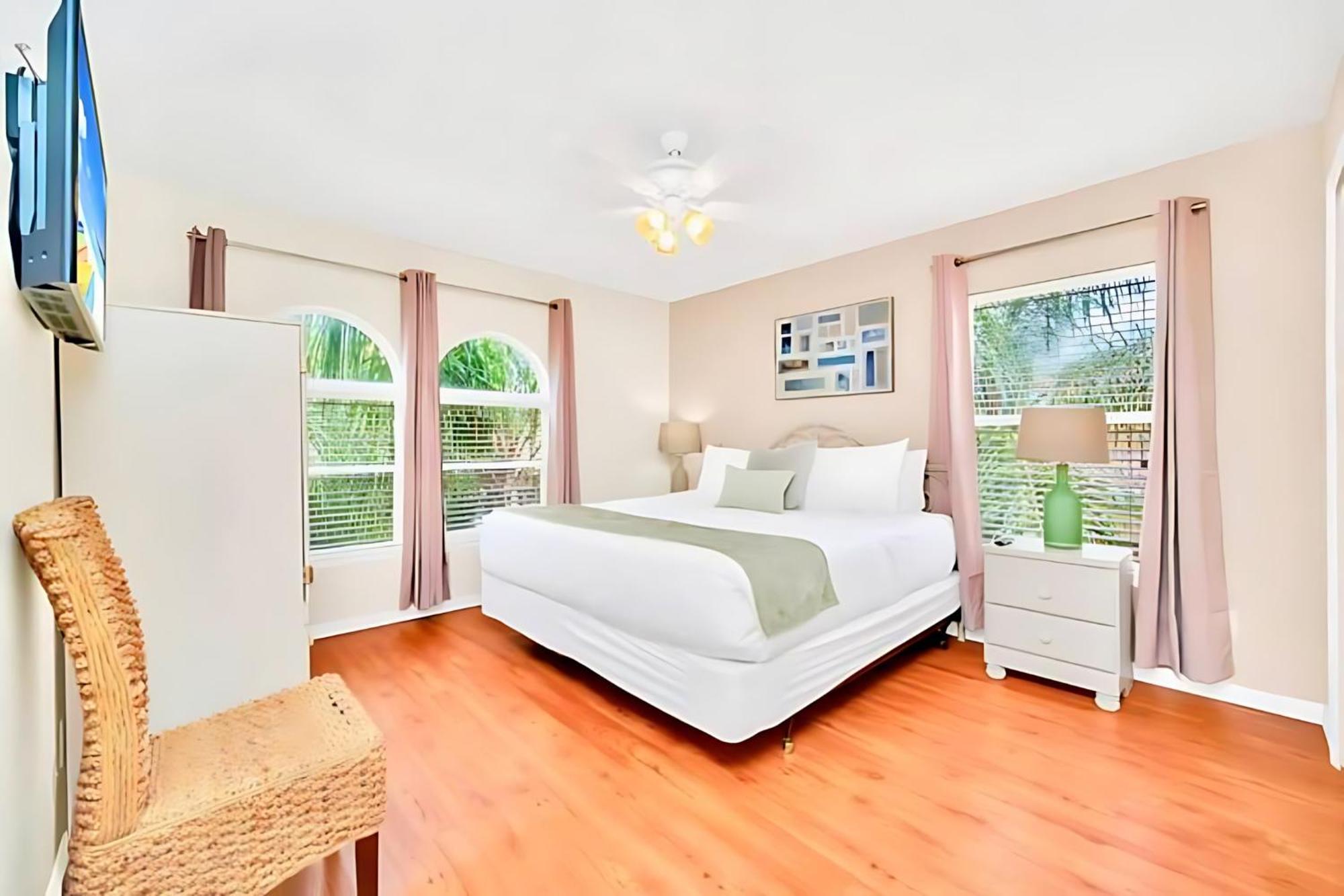 Holiday home 6br Near - With Private Pool Hot Tub And Games