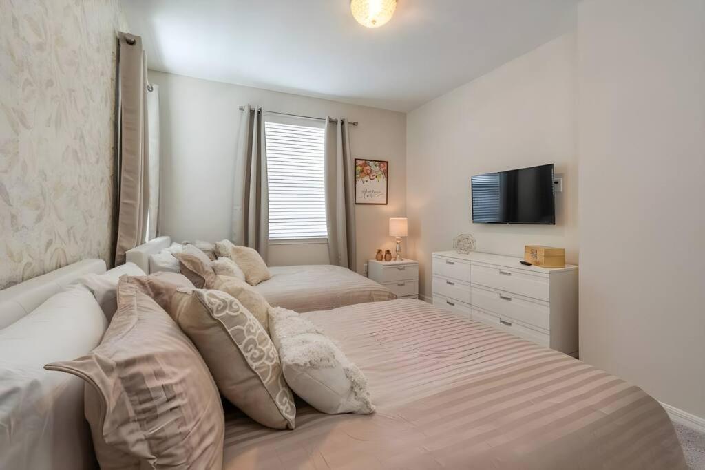 Dluxx Gorgeous Close To At Solara 1706 Holiday home