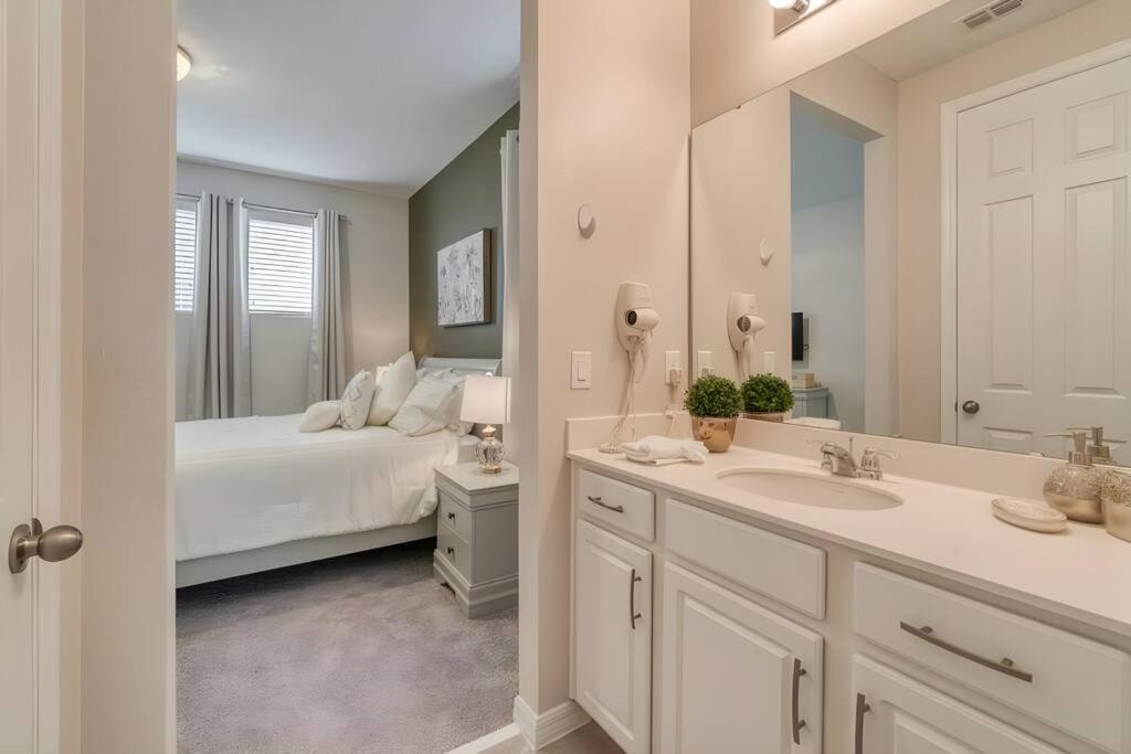 Dluxx Gorgeous Close To At Solara 1706