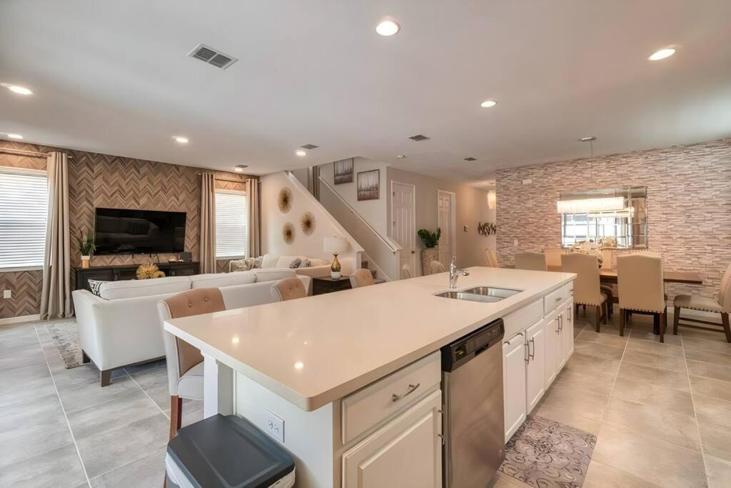 Dluxx Gorgeous Close To At Solara 1706 Kissimmee
