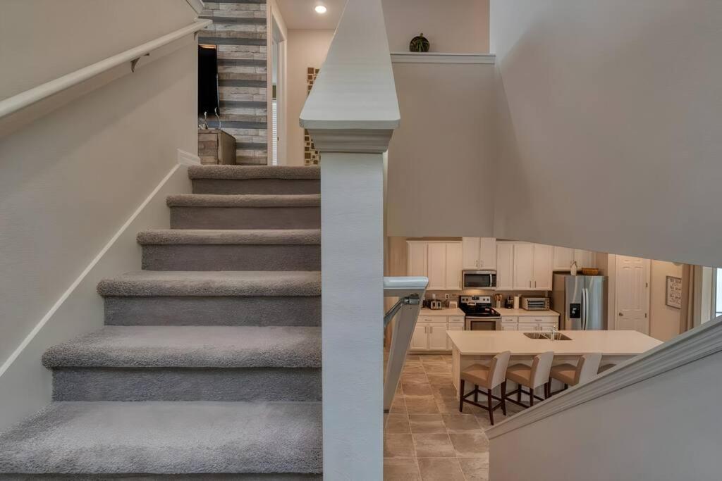 Dluxx Gorgeous Close To At Solara 1706 *