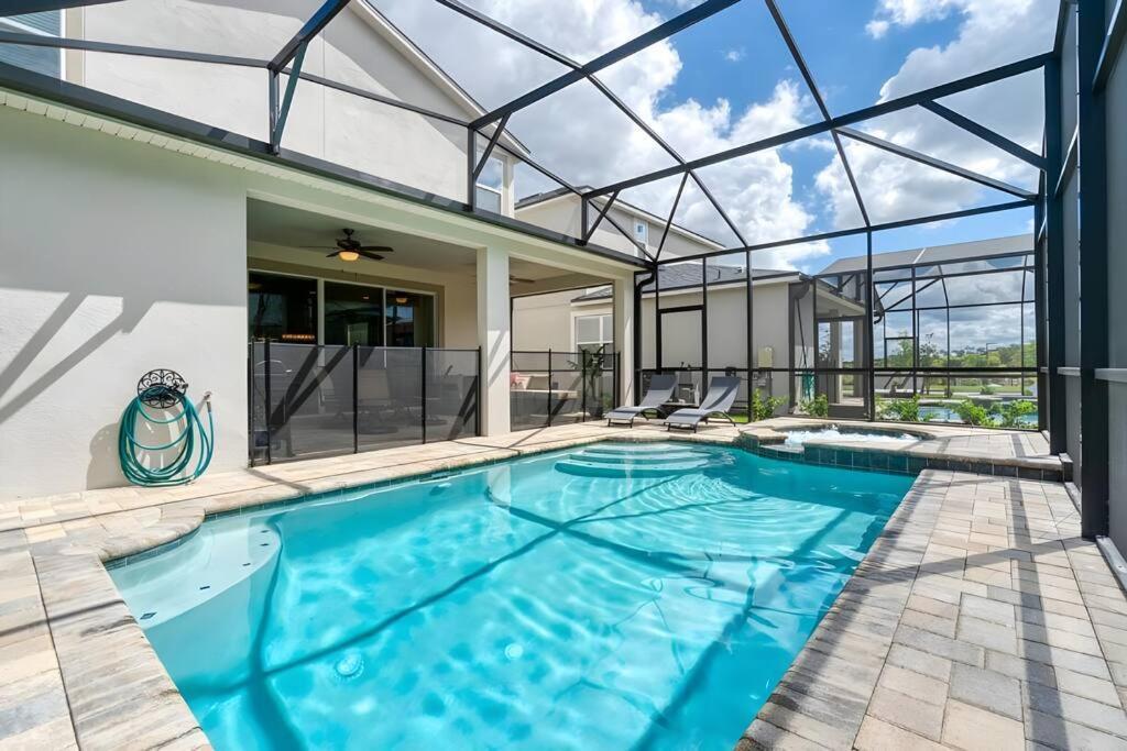 Dluxx Gorgeous Close To At Solara 1706 *