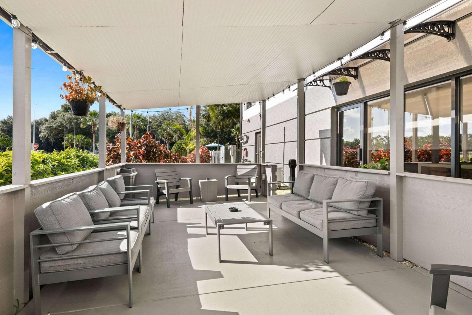 Clarion Pointe I-4 Hotel 3*