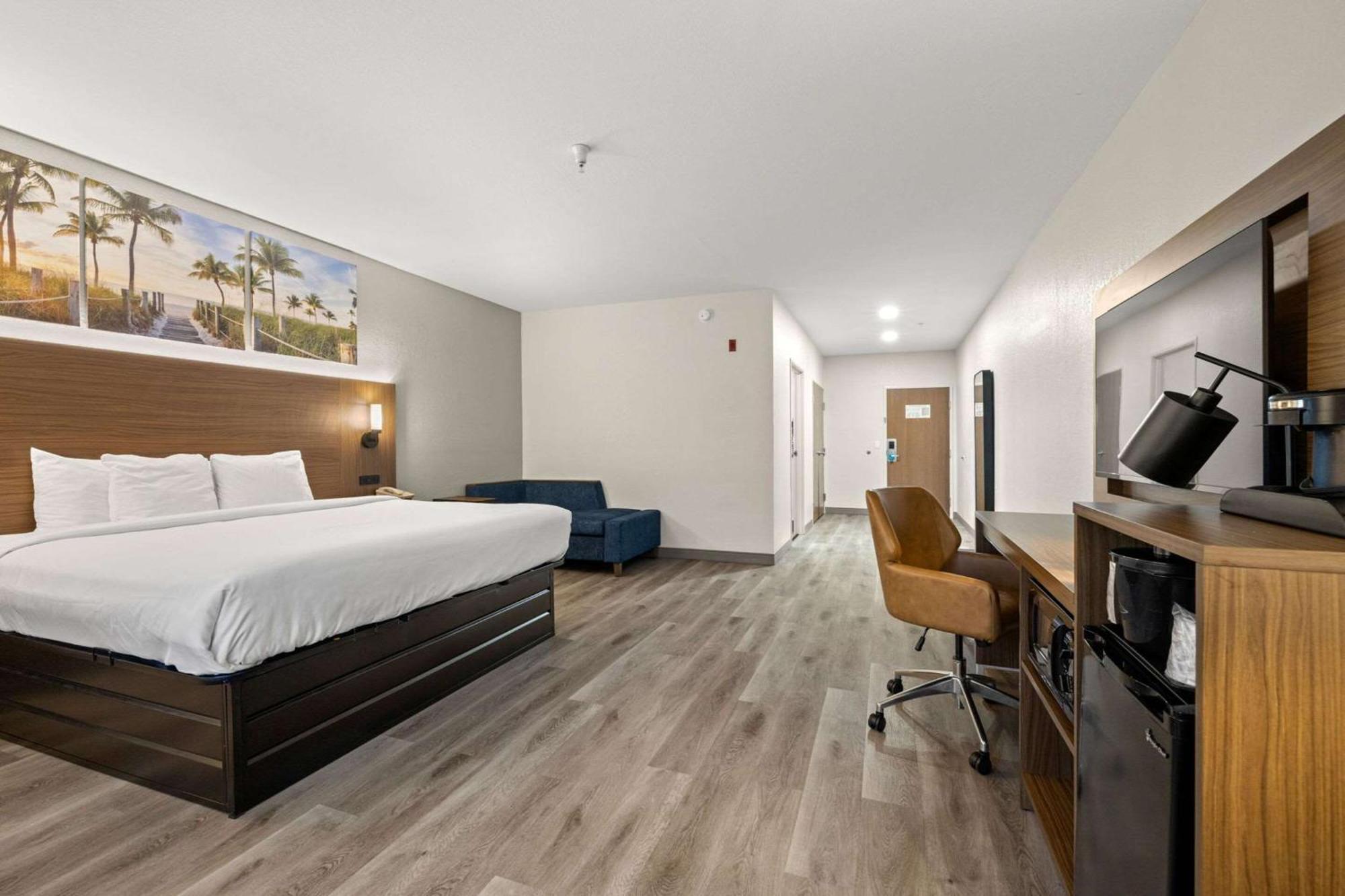 Clarion Pointe I-4 Hotel