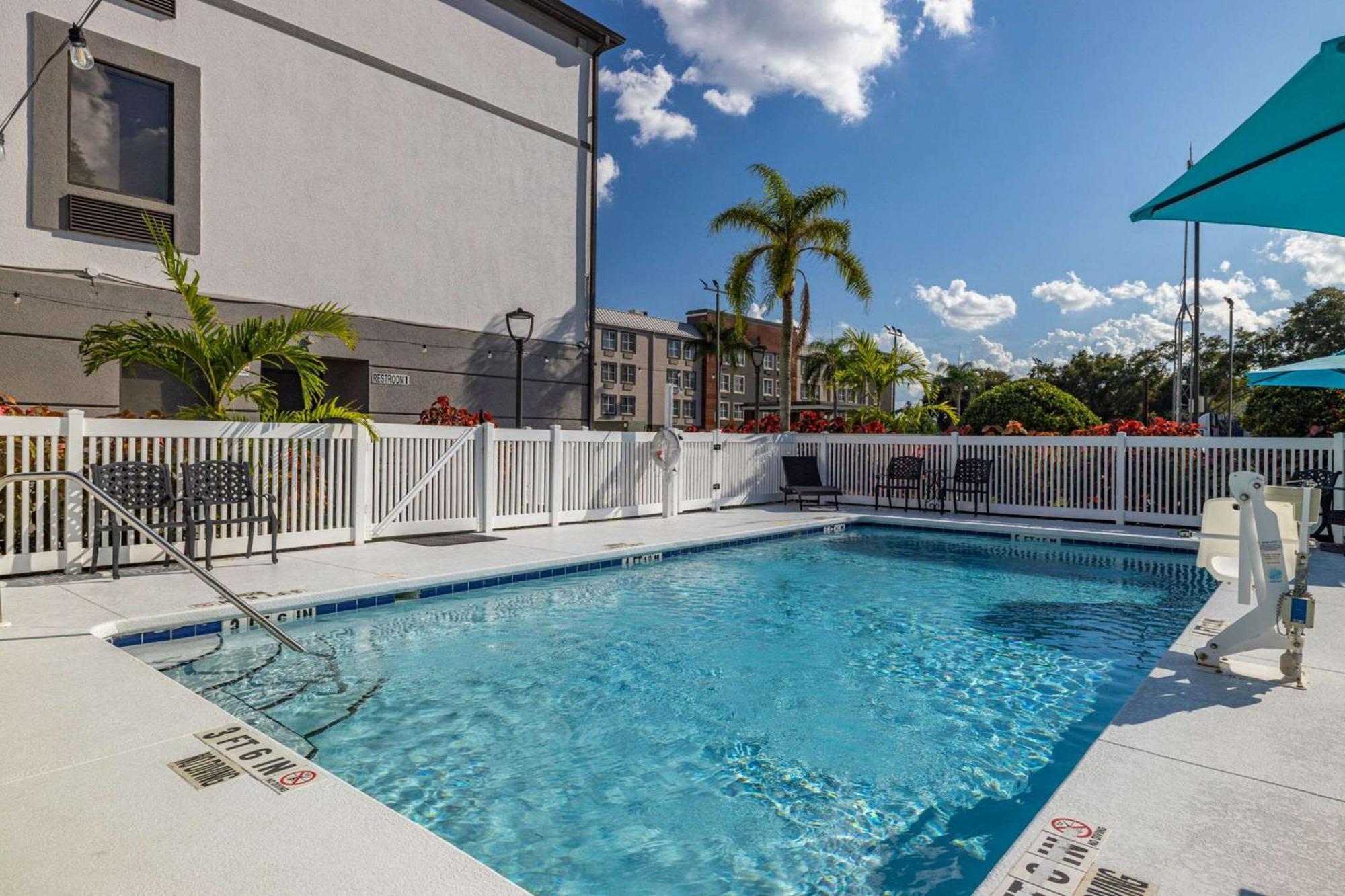 Hotel Clarion Pointe I-4