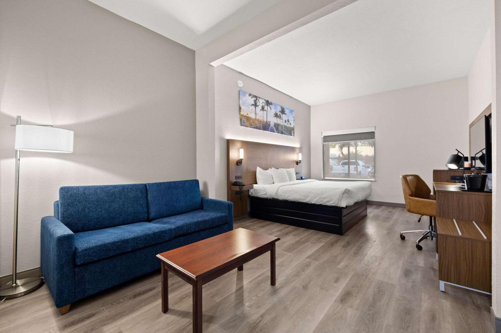 Clarion Pointe I-4 Hotel