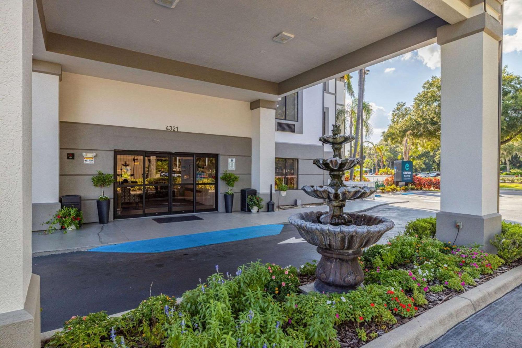 Hotel Clarion Pointe I-4 3*
