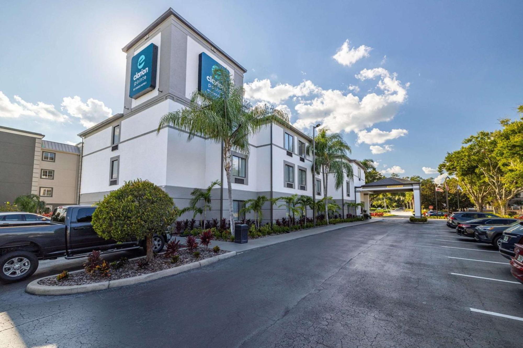 Clarion Pointe I-4 Hotel 3*