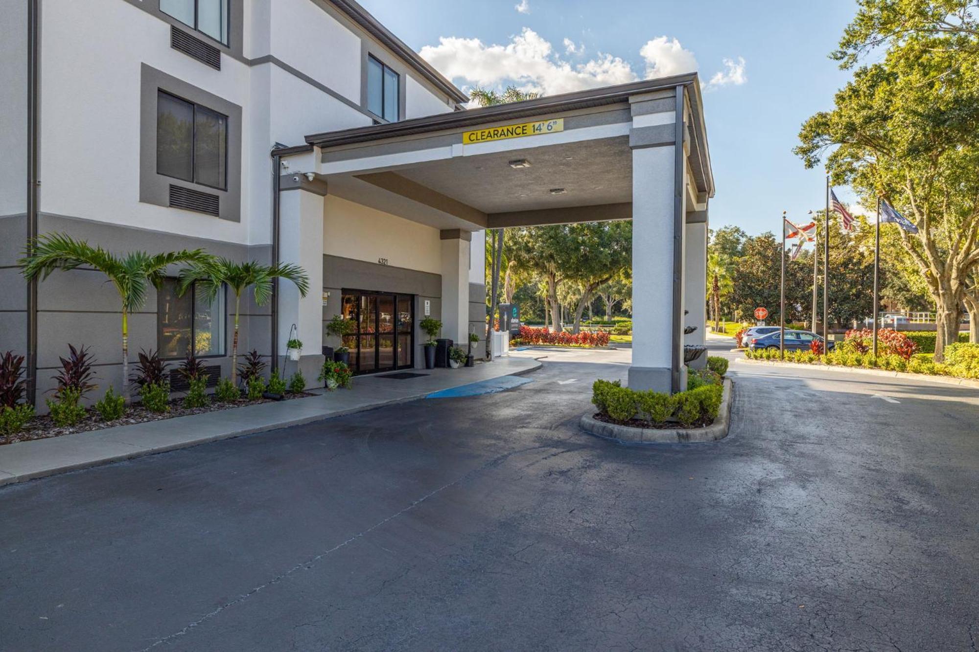 Clarion Pointe I-4 Hotel 3*