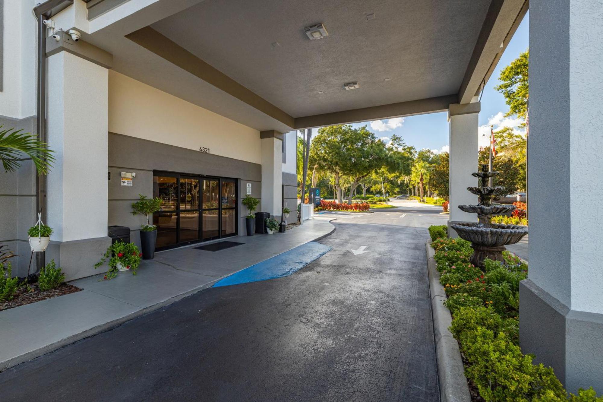 Hotel Clarion Pointe I-4