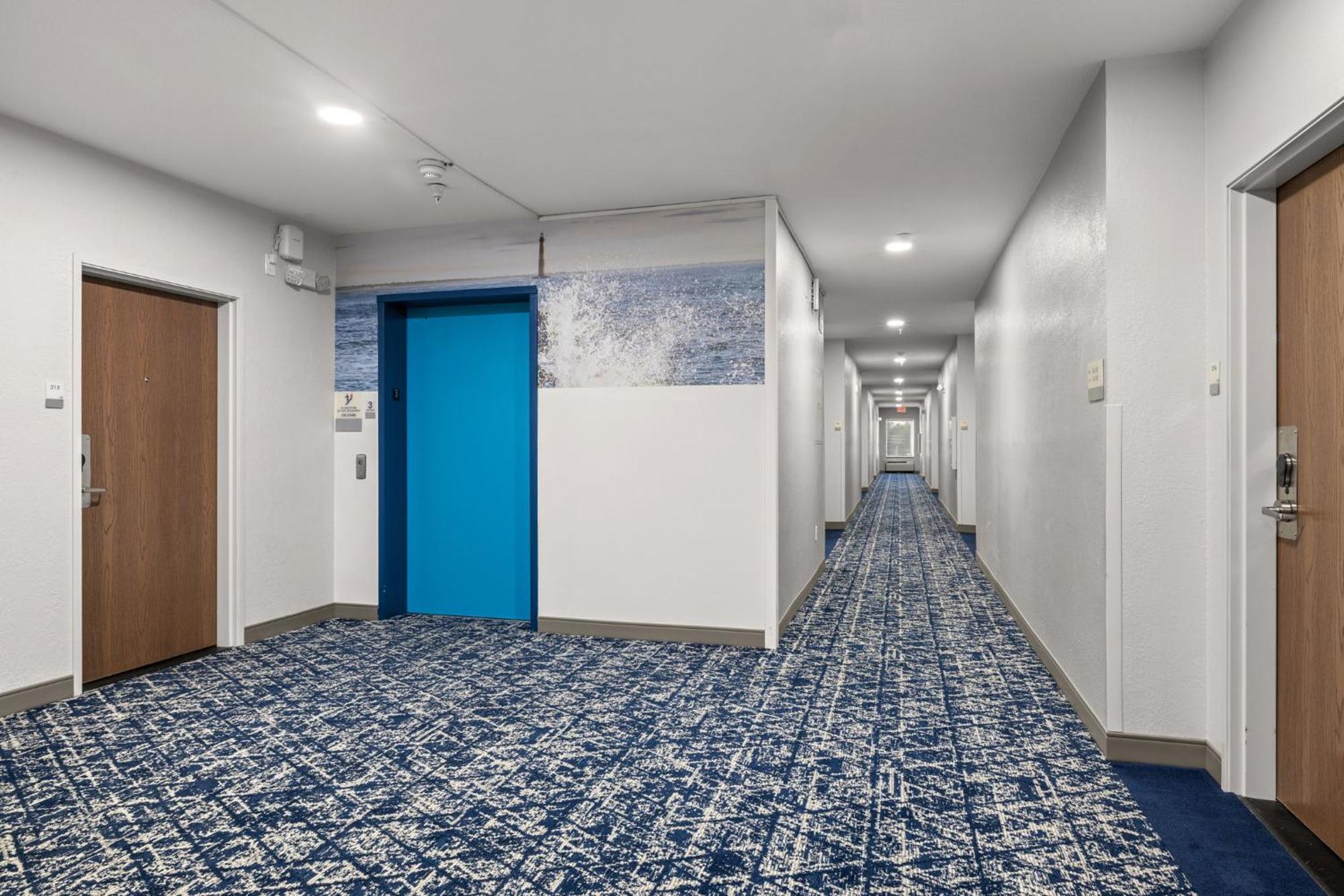 Clarion Pointe I-4 Hotel 3*
