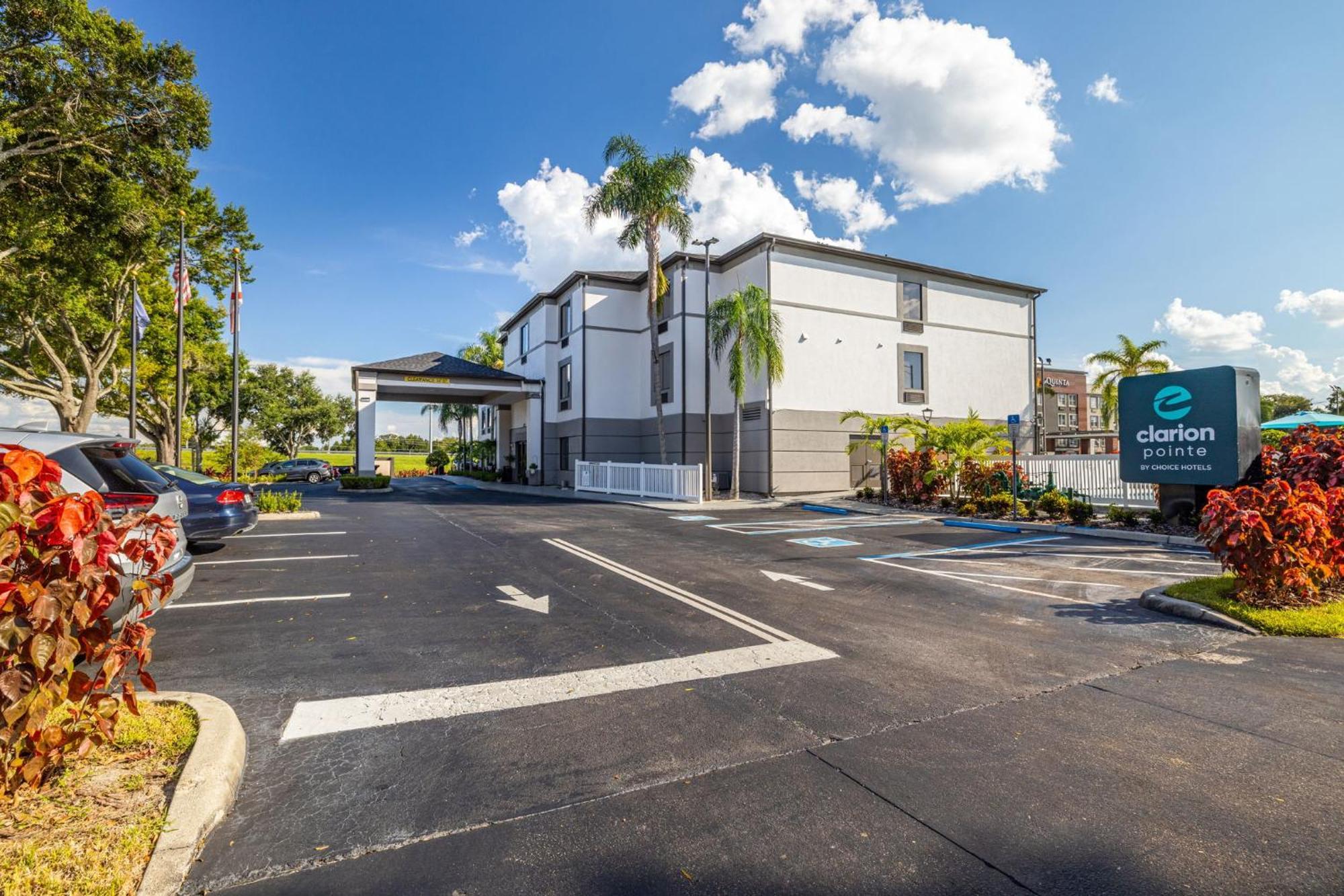 Clarion Pointe I-4 Hotel 3*