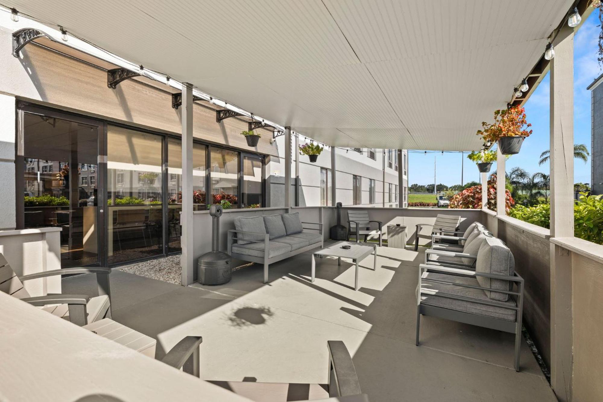 Clarion Pointe I-4 Hotel