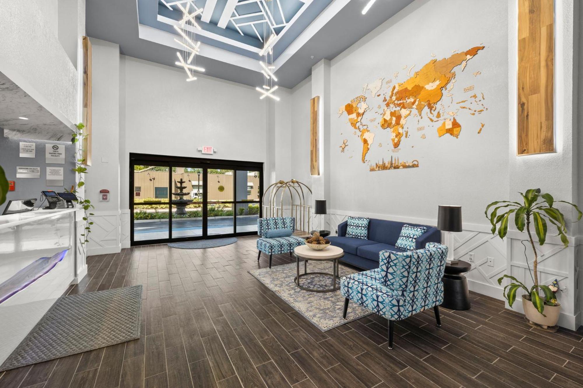 Clarion Pointe I-4 Hotel 3*