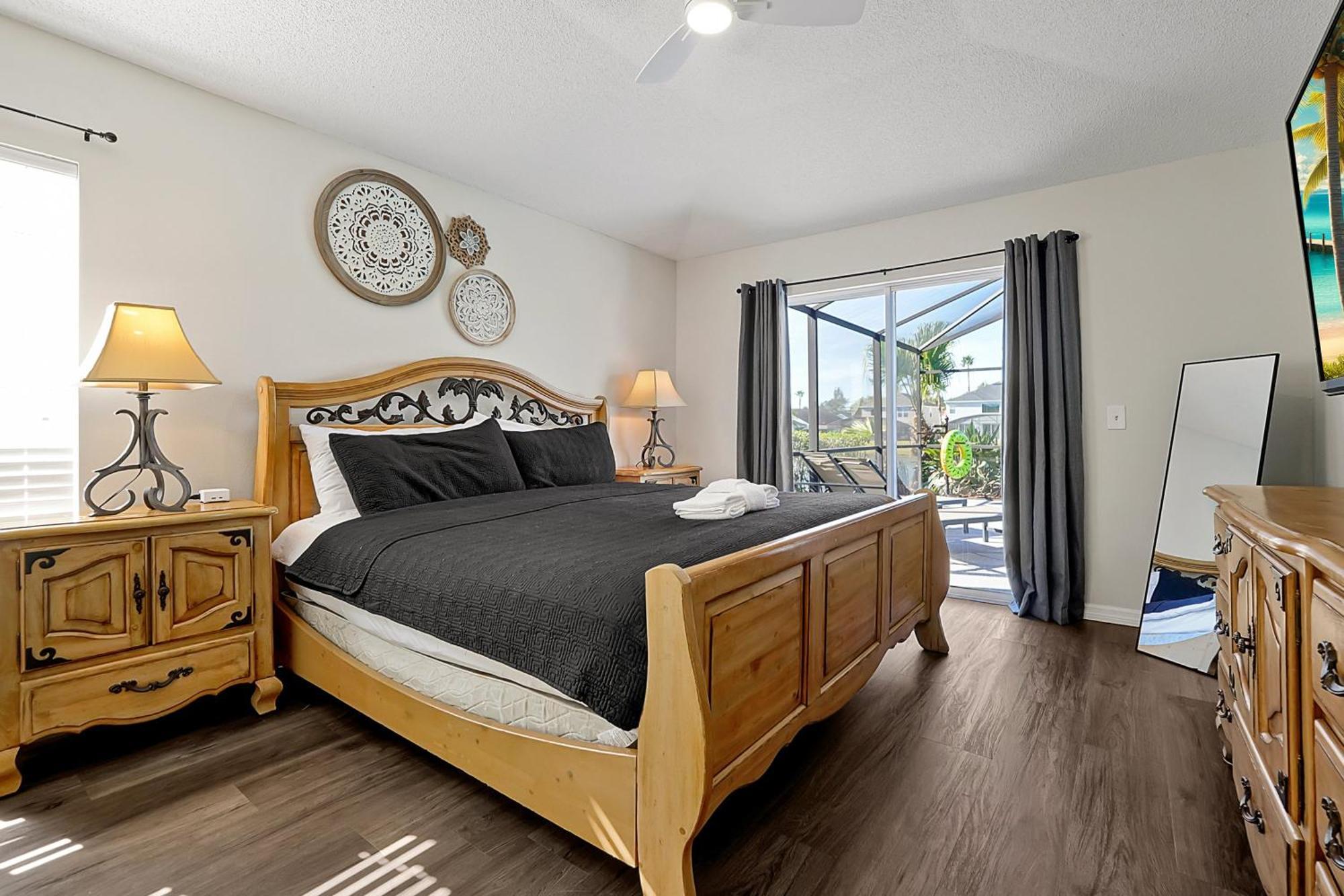 Holiday home Berkley Home: Pool, Lakefront & Near *