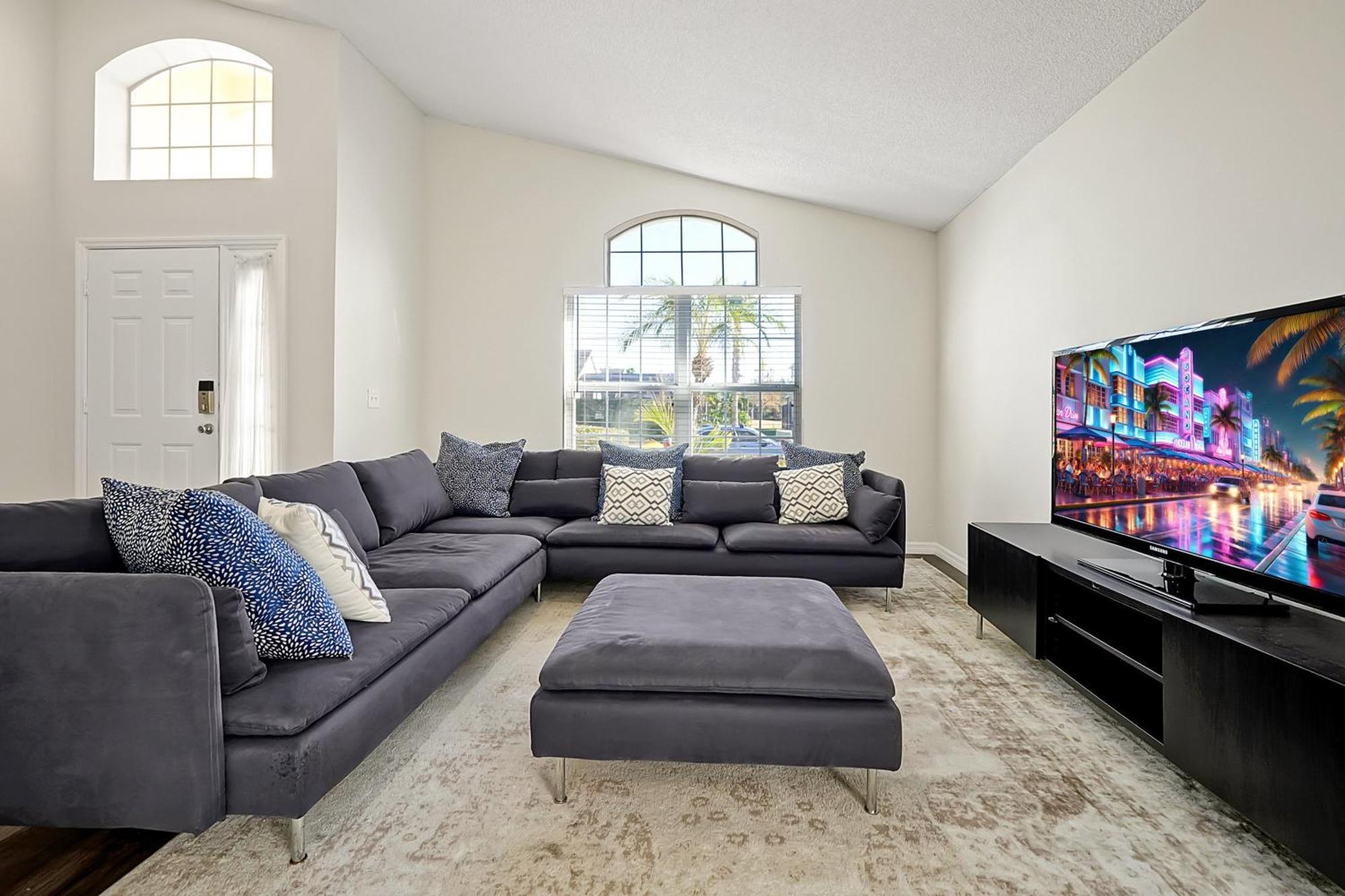 Holiday home Berkley Home: Pool, Lakefront & Near *