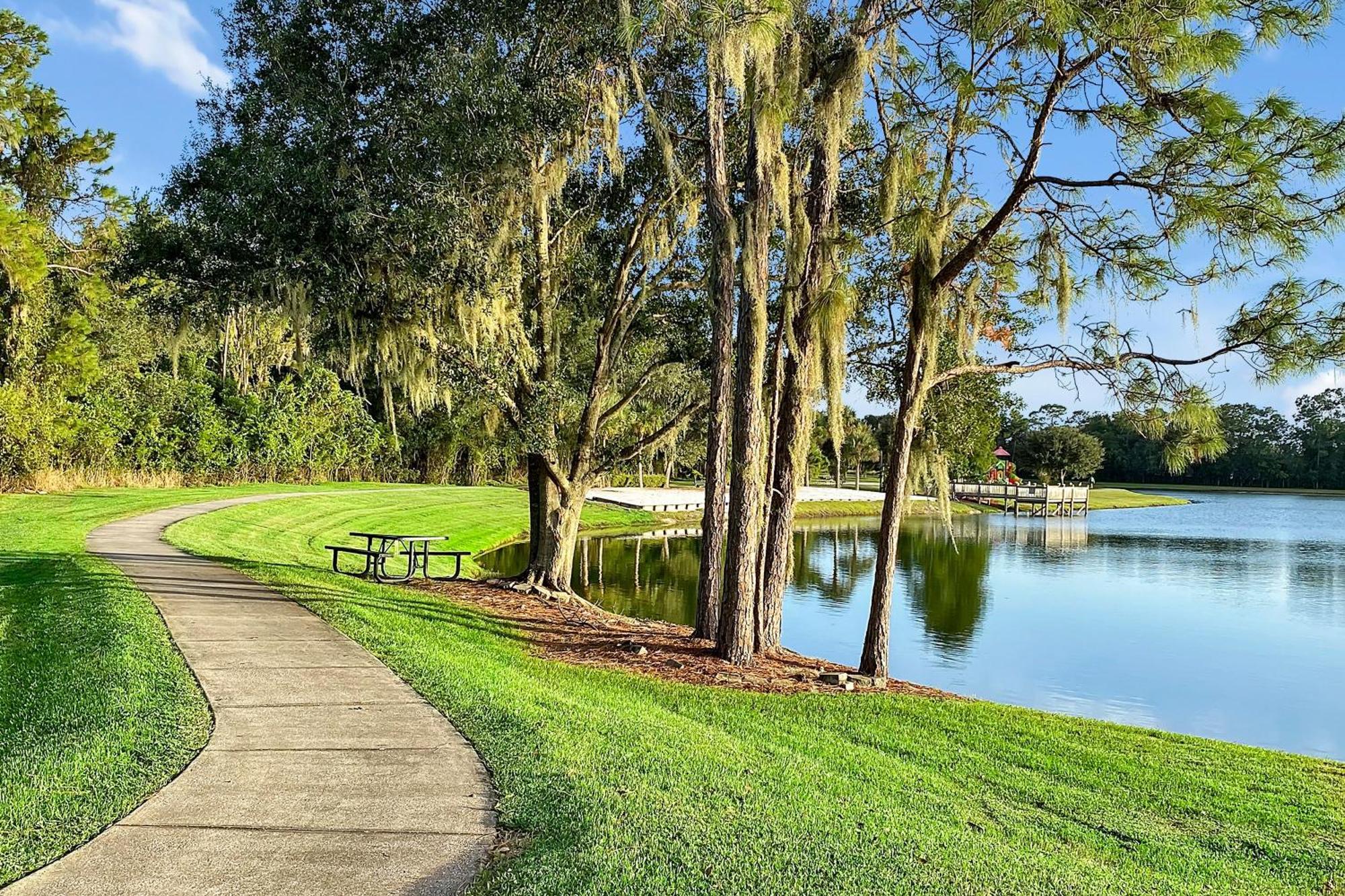 Holiday home Berkley Home: Pool, Lakefront & Near