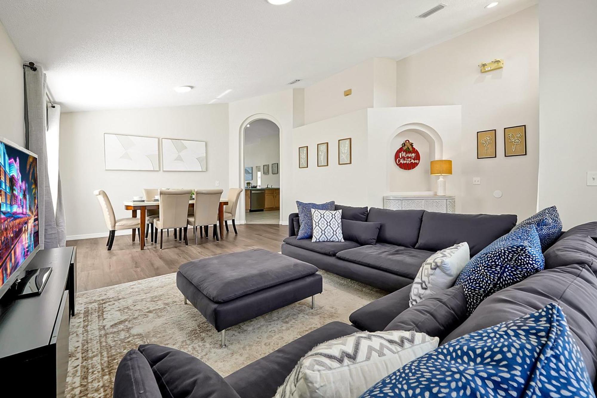 Holiday home Berkley Home: Pool, Lakefront & Near *