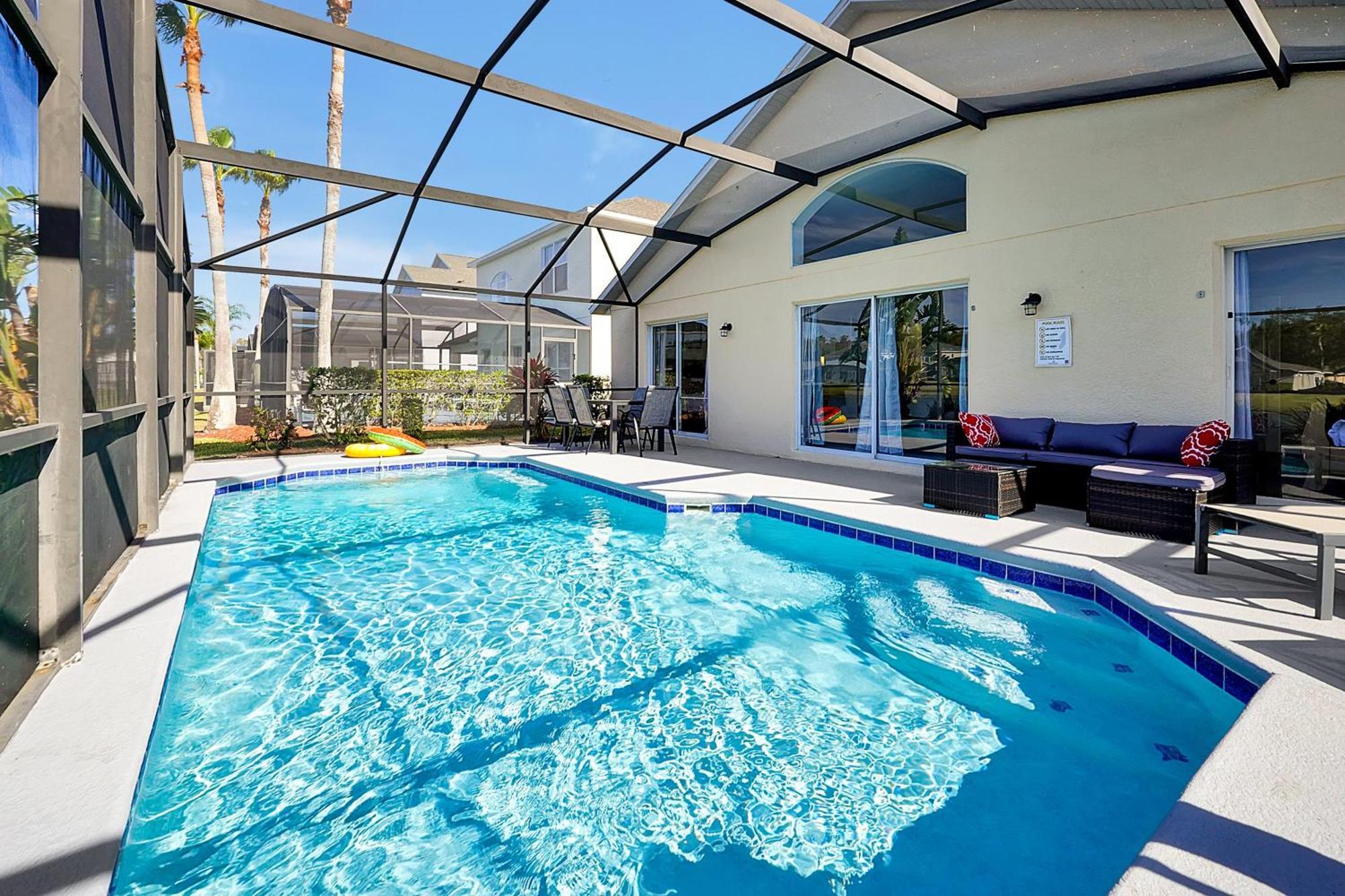 Berkley Home: Pool, Lakefront & Near Kissimmee